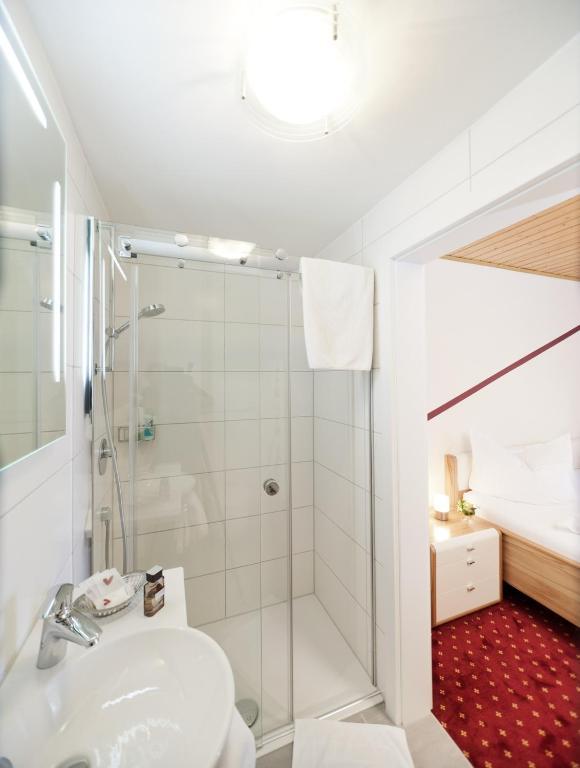 Hotel Landgasthof Kranz Хюфинген Экстерьер фото