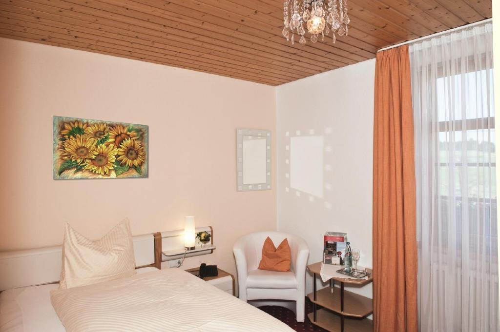 Hotel Landgasthof Kranz Хюфинген Экстерьер фото