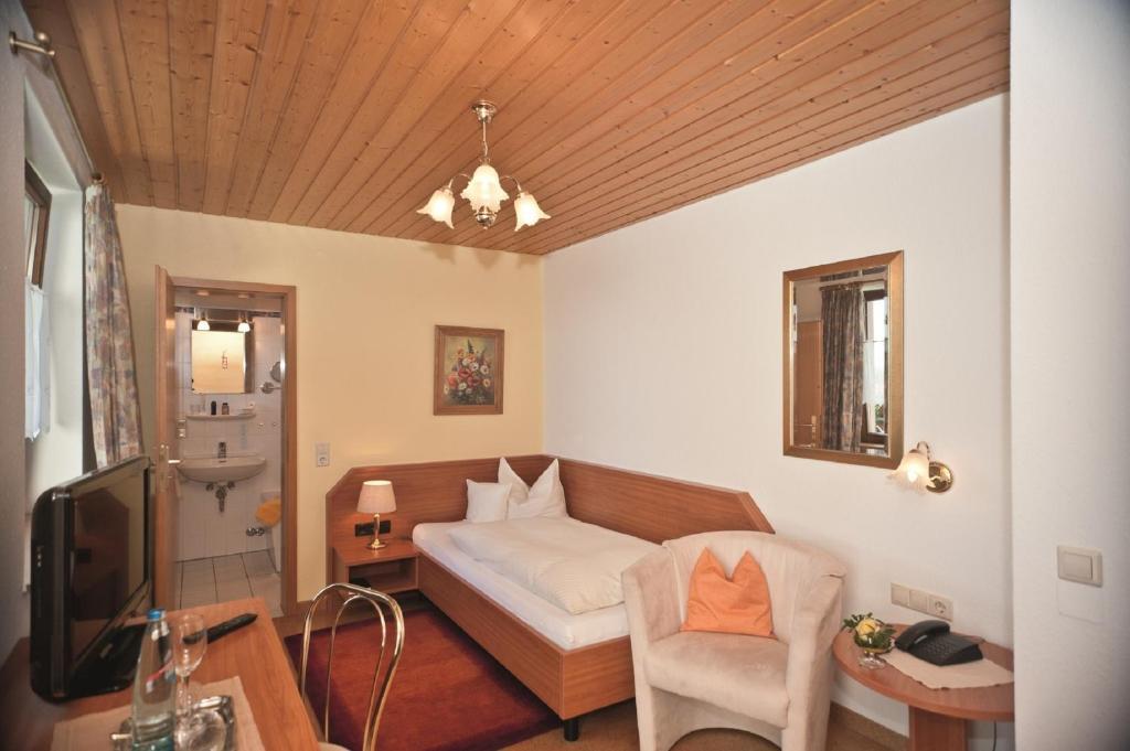 Hotel Landgasthof Kranz Хюфинген Экстерьер фото