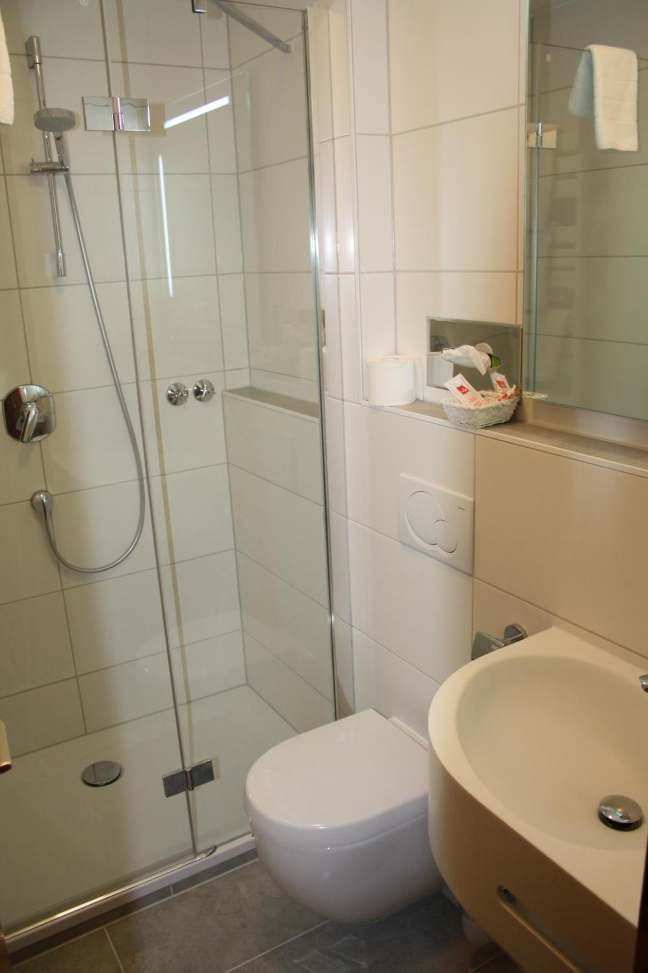 Hotel Landgasthof Kranz Хюфинген Экстерьер фото